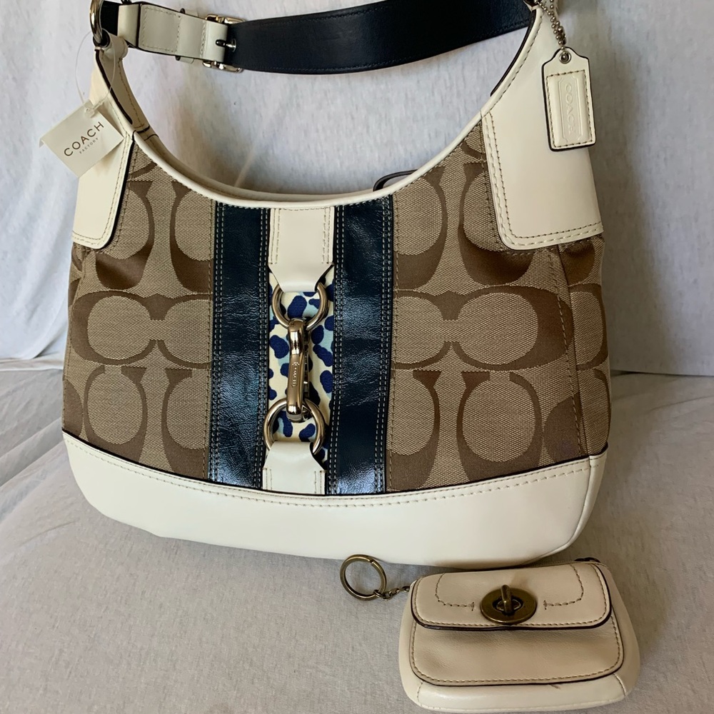 Authentic Coach leather hobo style shoulder bag. - Picture 9 of 11